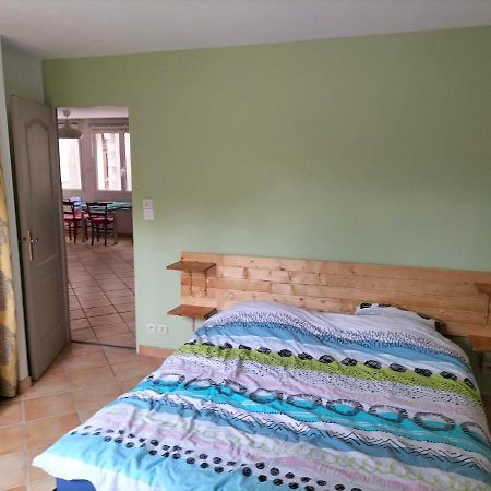 Appartement Au Centre Ville Avec Un Beau Jardin Prive Lannion Exterior foto